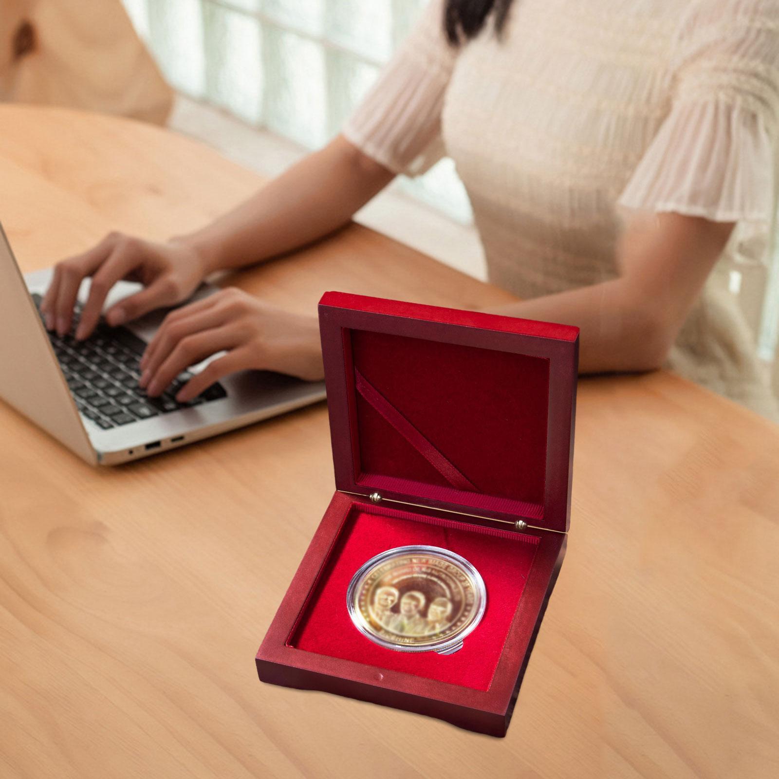 Collectors Coins Jewelry & Watches Of Smithtown - Pudełko ekspozycyjne, drewniany stojak na ozdoby,